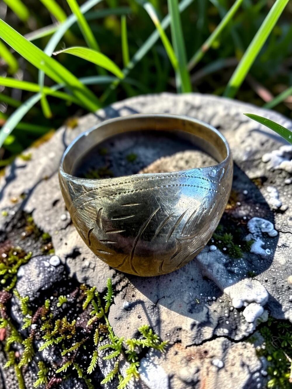 Vintage Silver Engraved Dome Ring Floral Organic Leaf Motif Etched Pattern